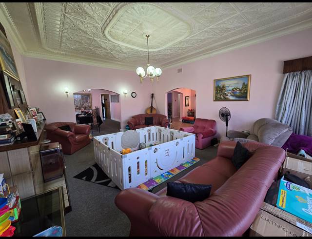 3 BEDROOM FREEHOLD FOR SALE IN THE HILL